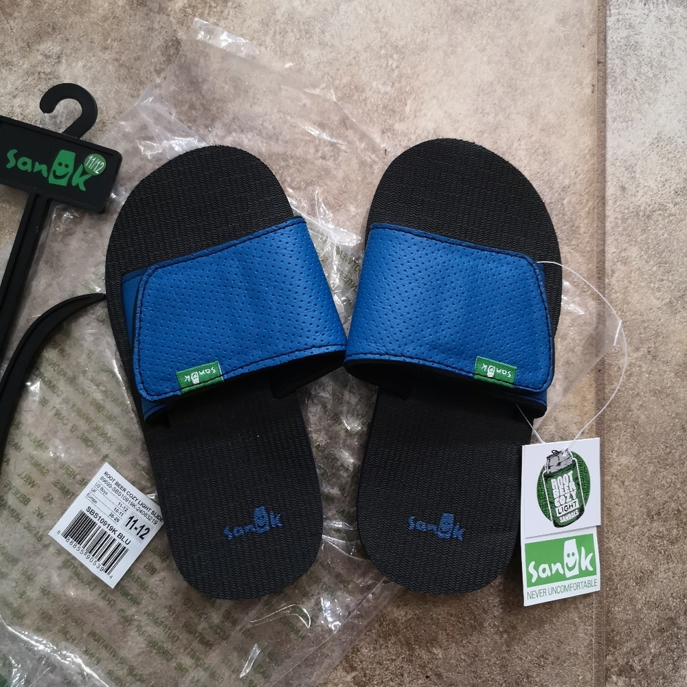 Kids Sanuk sandals size 11/12